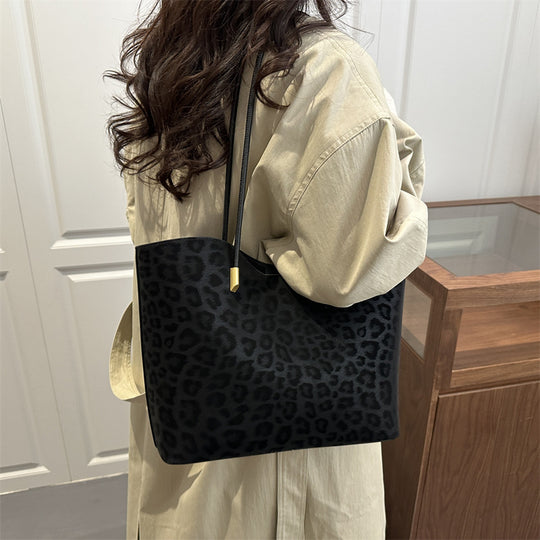 Damen Shopper-Tasche mit stilvollem Leopardenmuster und eleganten Verzierungen Nord Taschen