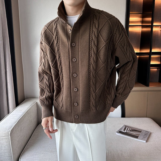 Herren Zopfmuster-Cardigan mit hohem Kragen, grober Strickoptik und durchgehender Knopfleiste Nord Taschen