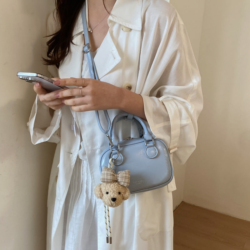 Damen Mini-Handtasche mit abnehmbarem Plüschanhänger Nord Taschen