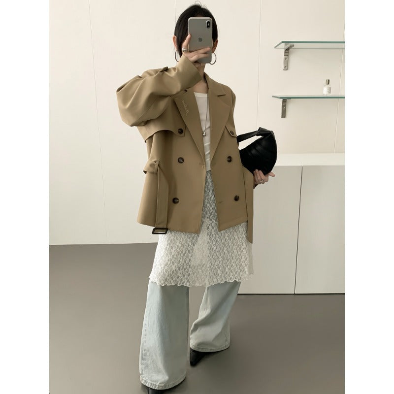 Damen Kurztrenchjacke mit taillierendem Bindegürtel und voluminösen Ballonärmeln Nord Taschen