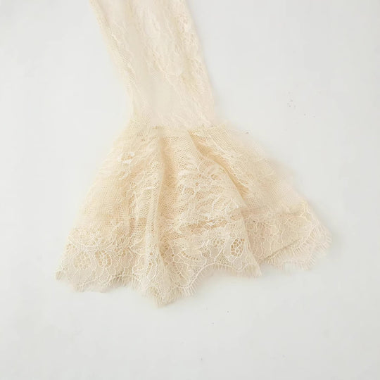 Damen Elegantes Slipkleid mit Spitzen-Overlay, Stehkragen und Volantärmeln Nord Taschen