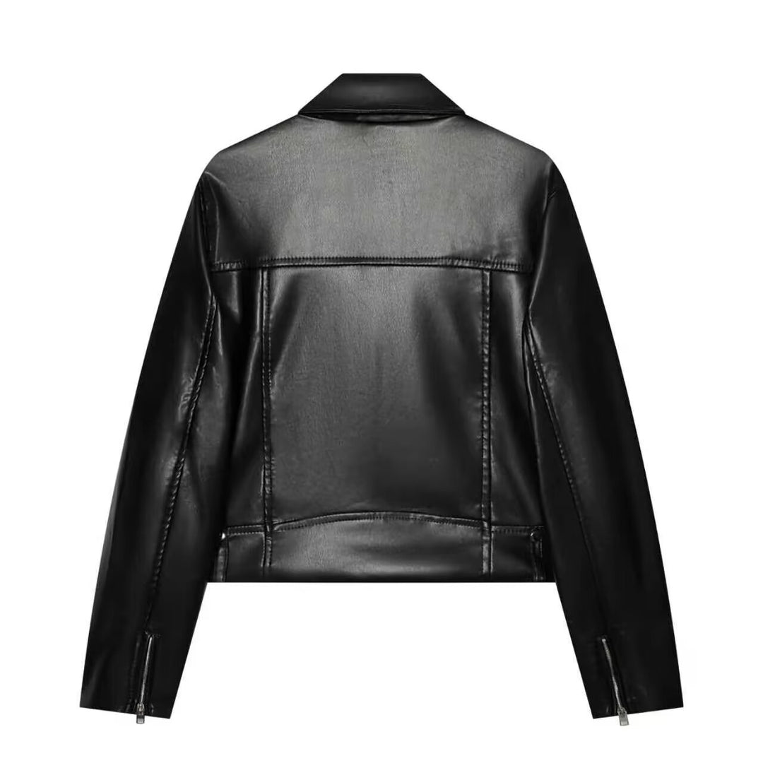 Damen Kurz geschnittene Bikerjacke aus Kunstleder mit asymmetrischem Reißverschluss und Schulterklappen Nord Taschen