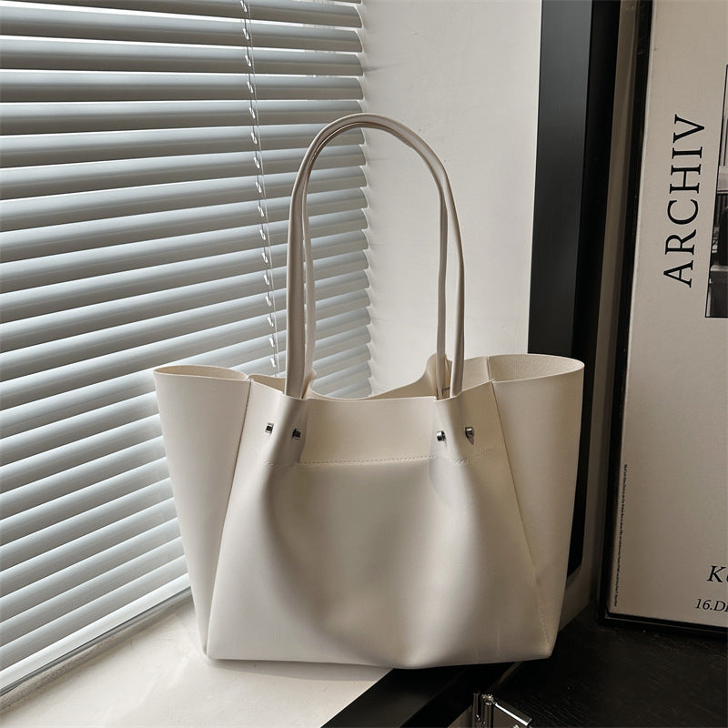 Damen Shopper-Tasche mit elegantem Design und goldenen Akzenten Nord Taschen