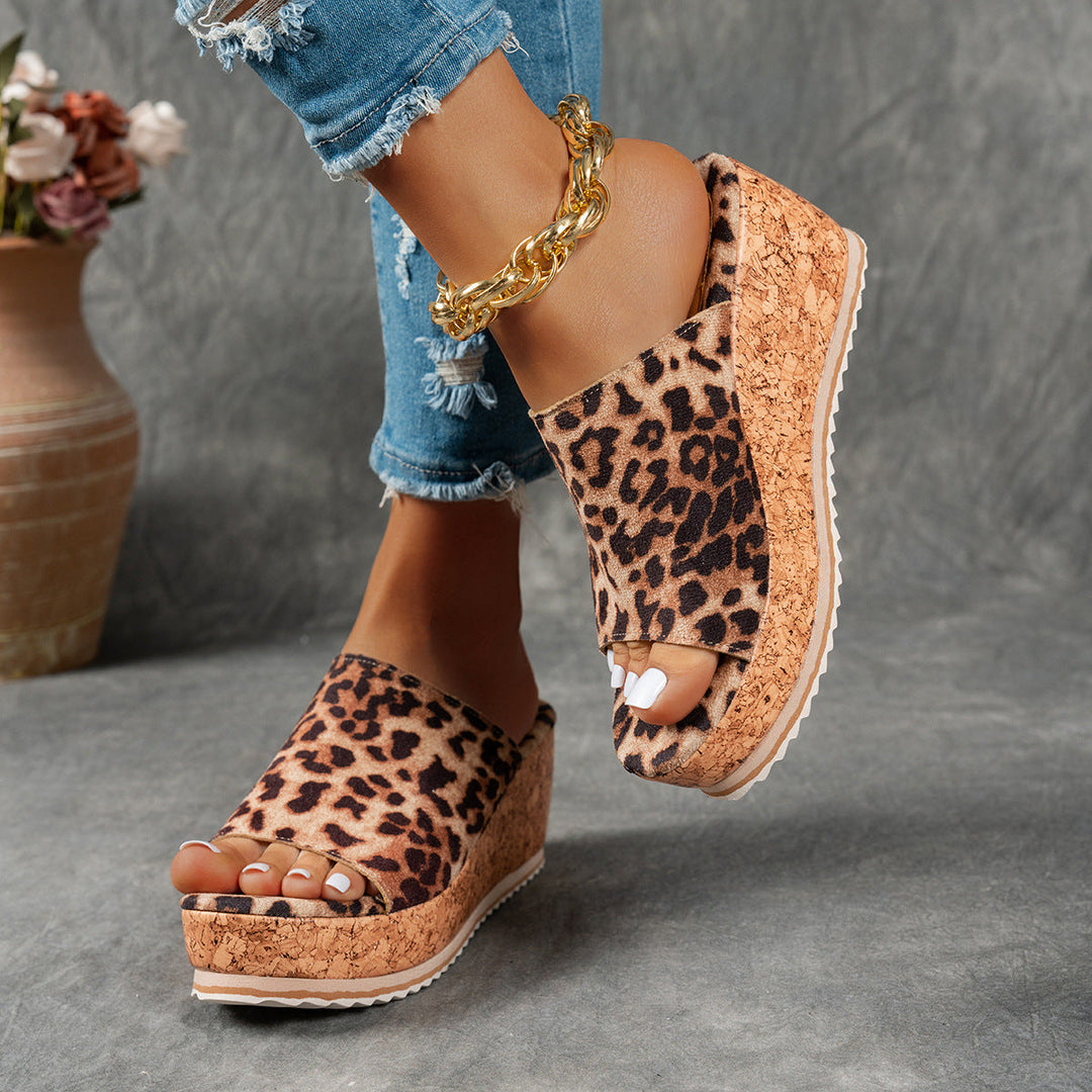 Damen Wedge-Pantoletten mit wildem Leopardenmuster und komfortabler Korksohle