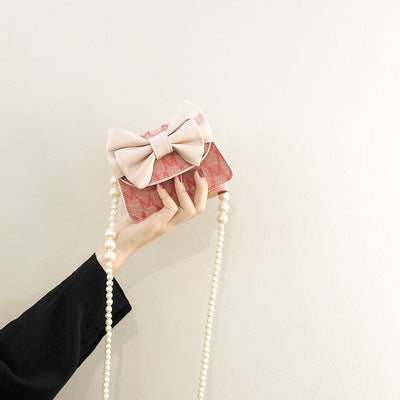 Damen Clutch mit verspieltem Schleifen-Design und edlen Perlenakzenten Nord Taschen