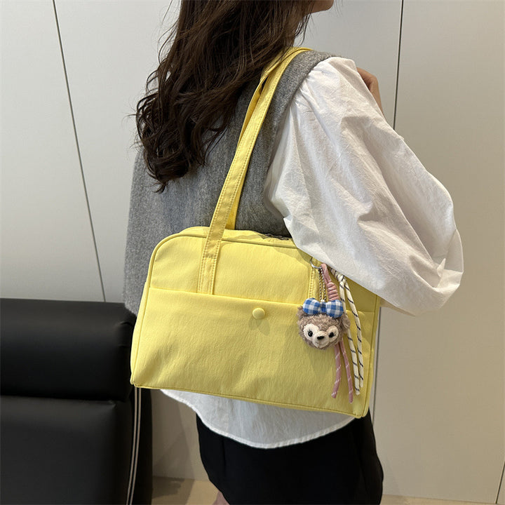 Damen modische Beuteltasche mit praktischem Anhänger Nord Taschen