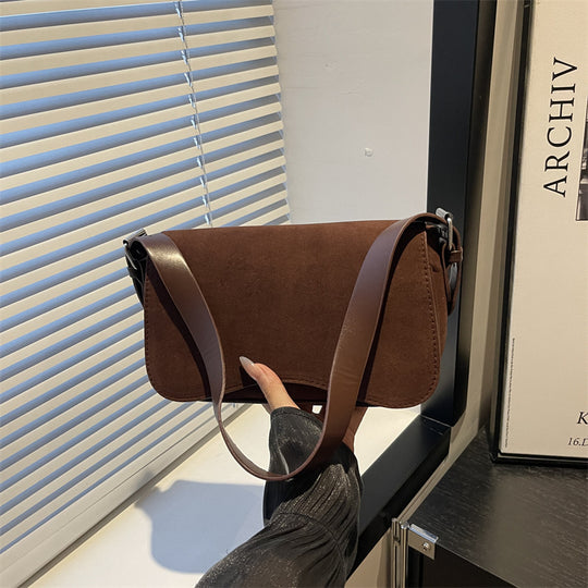 Damen Schultertasche aus hochwertigem Wildleder mit verstellbarem Trageriemen Nord Taschen