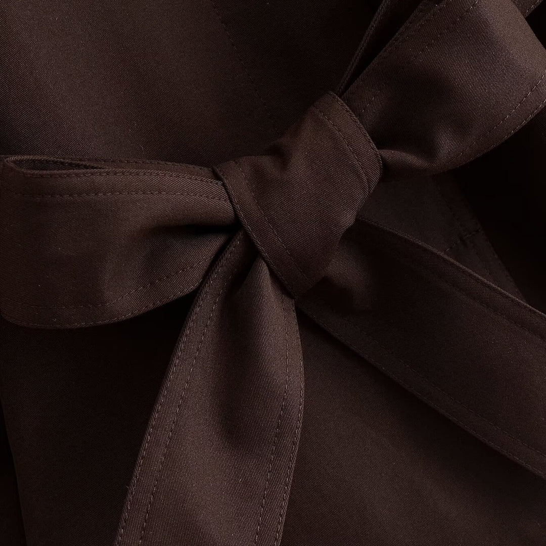 Damen Kurze Cape-Trenchjacke mit Stehkragen, Schulterriegeln und Bindegürtel Nord Taschen