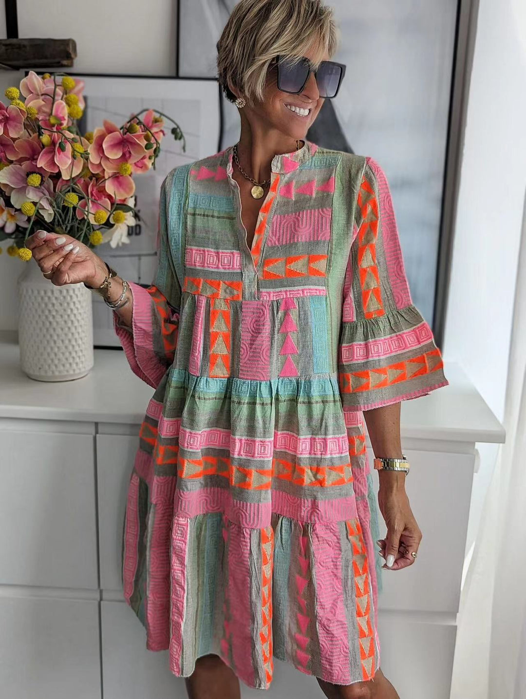 Damen luftiges Boho-Kleid mit eingew Nord Taschenten Mustern und kurzen Ärmeln