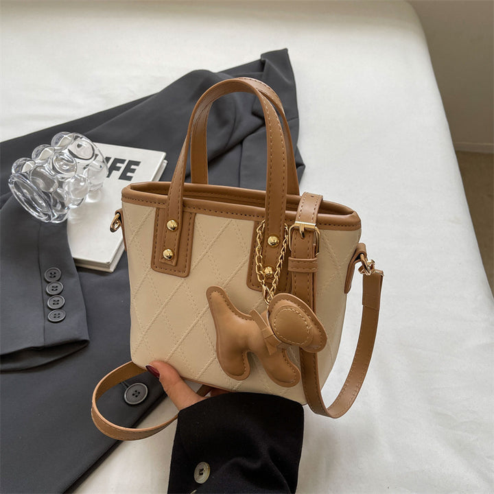 Damen Mini-Tasche mit gestepptem Design und abnehmbarem Anhänger | Nord Taschen