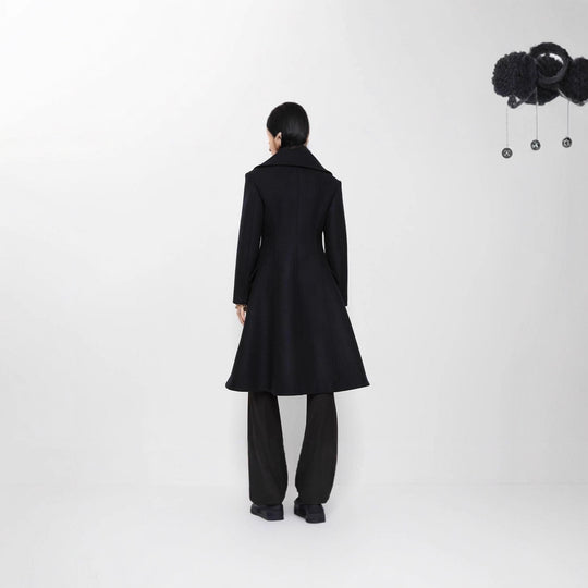 Damen Taillierter Doppelreiher-Wollmantel mit weitem Schalkragen und ausgestelltem Saum Nord Taschen