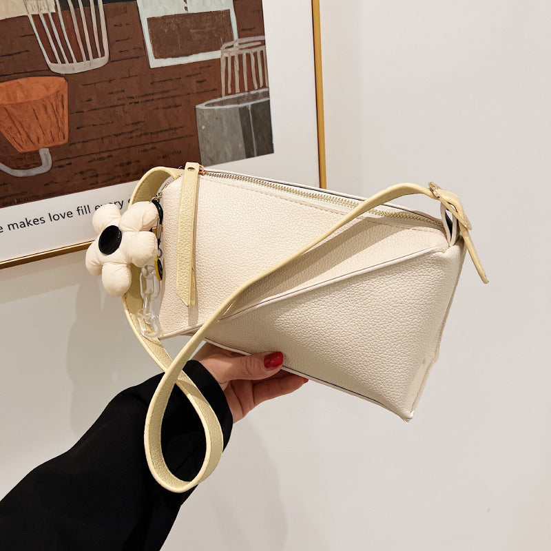 Damen Clutch mit verspieltem Blumendetail | Nord Taschen