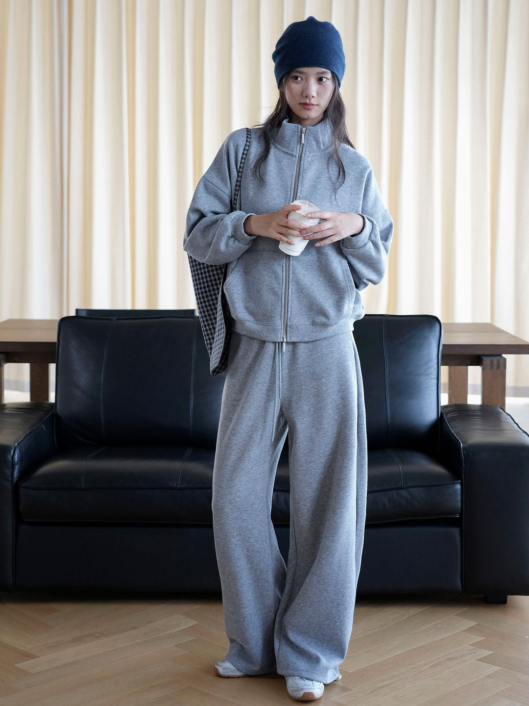 Damen Zip-Sweatshirt mit Stehkragen und weiter Jogginghose Set Nord Taschen