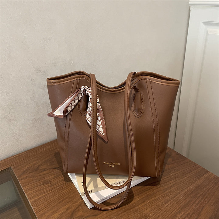 Damen elegante Handtasche mit modischem Schalszierring Nord Taschen