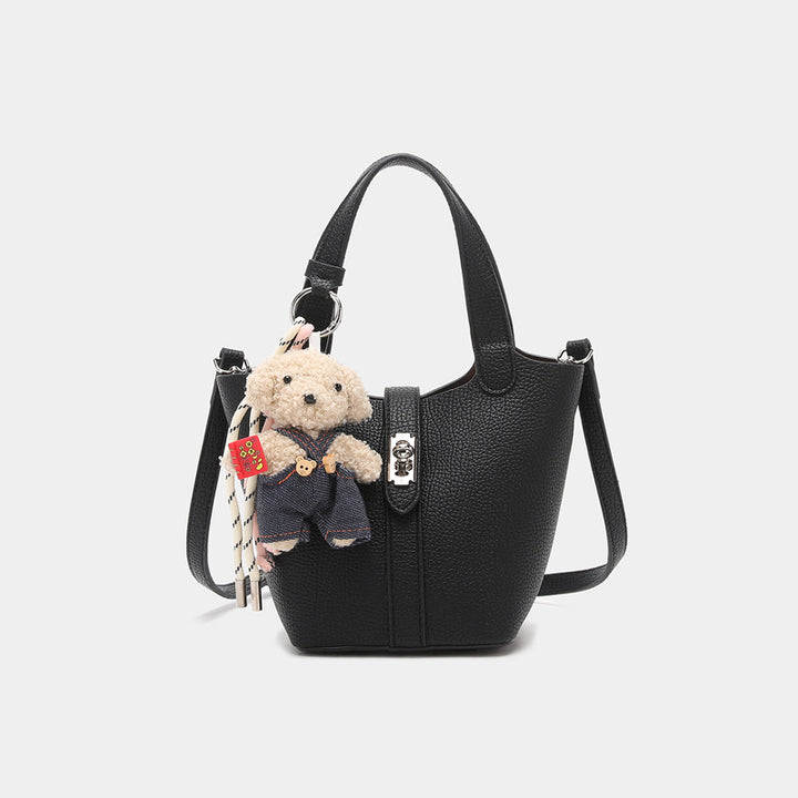 Damen Handtasche mit abnehmbarem Kuscheltier-Anhänger und elegantem Design Nord Taschen
