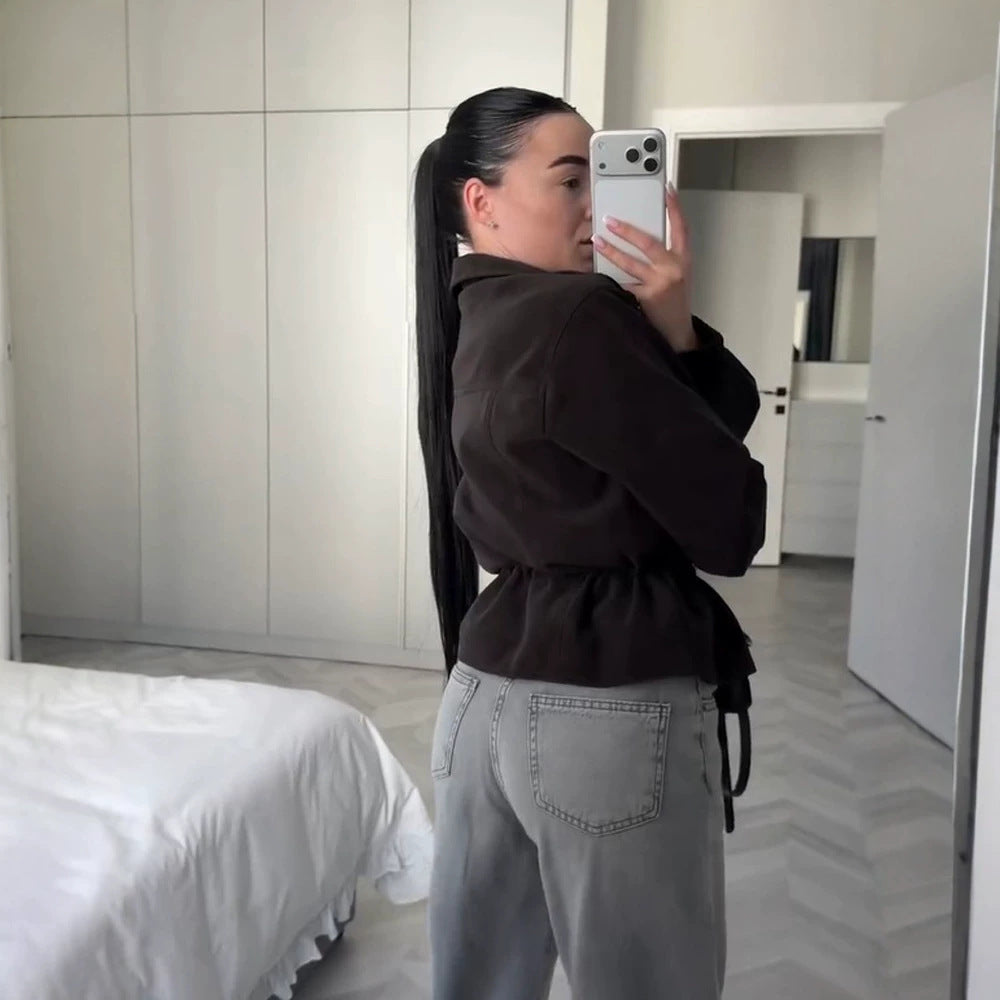 Damen Kurzjacke im Utility‑Stil mit Taillenzug und Stehkragen Nord Taschen