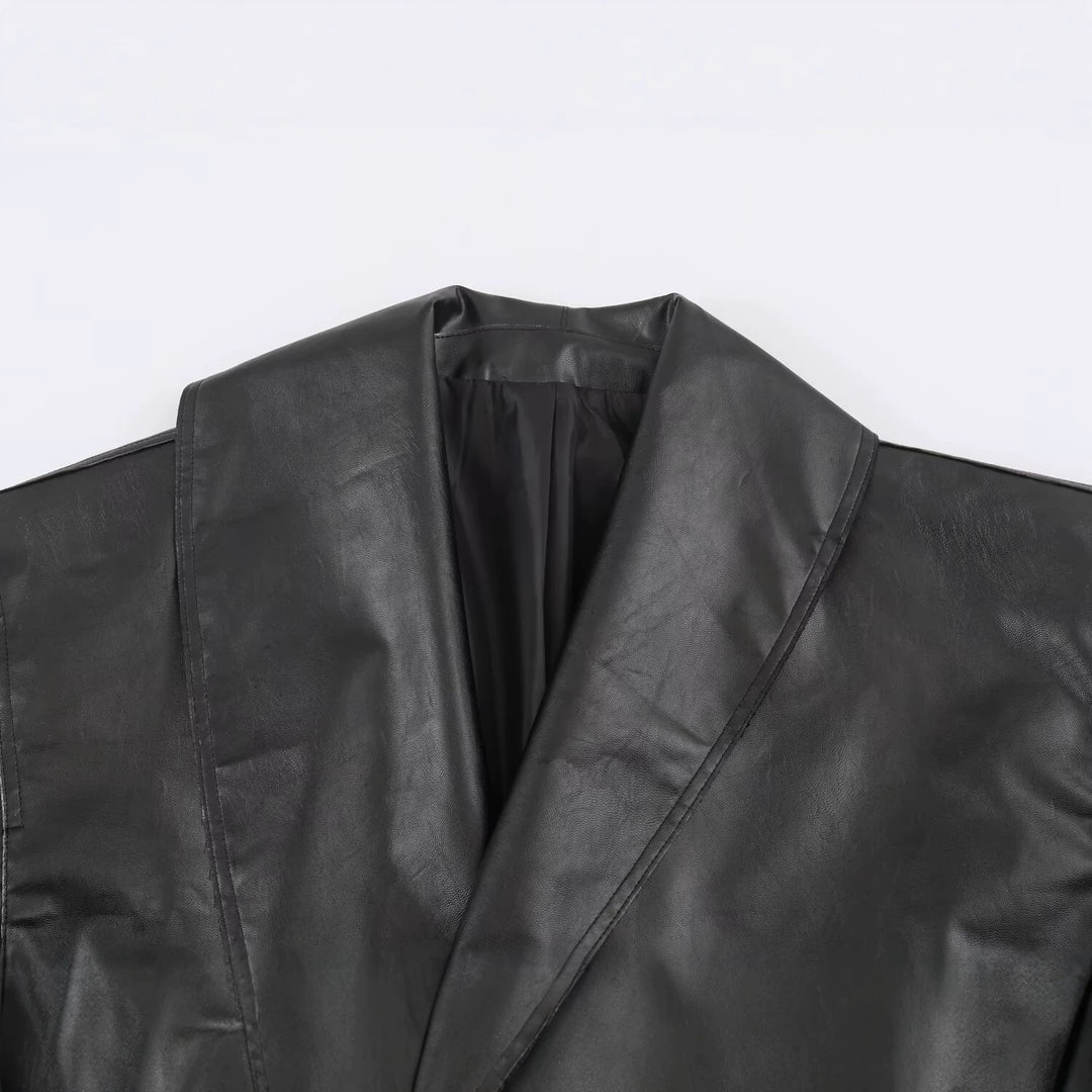 Damen Kurze Oversize-Lederoptikjacke mit weitem Schalkragen und Gürtel Nord Taschen