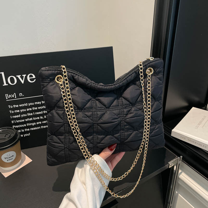 Damen elegante Kettenhandtasche mit gestepptem Design Nord Taschen