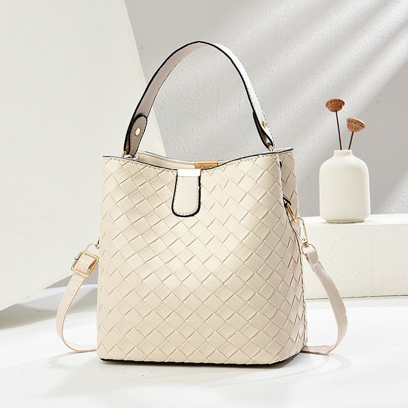 Damen elegante Umhängetasche mit strukturierter Metallic-Oberfläche Nord Taschen