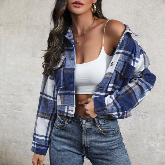 Damen Kurz geschnittene karierte Overshirt‑Jacke mit Brustklappen und Holzknöpfen Nord Taschen