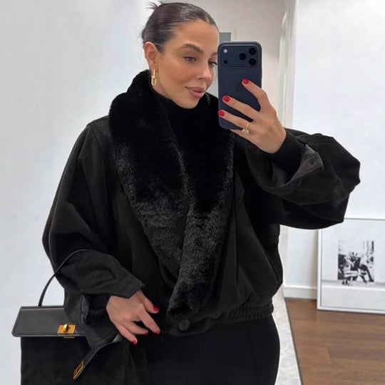 Damen Kurzjacke mit voluminösem Kunstfell-Schalkragen und elastischem Saum Nord Taschen