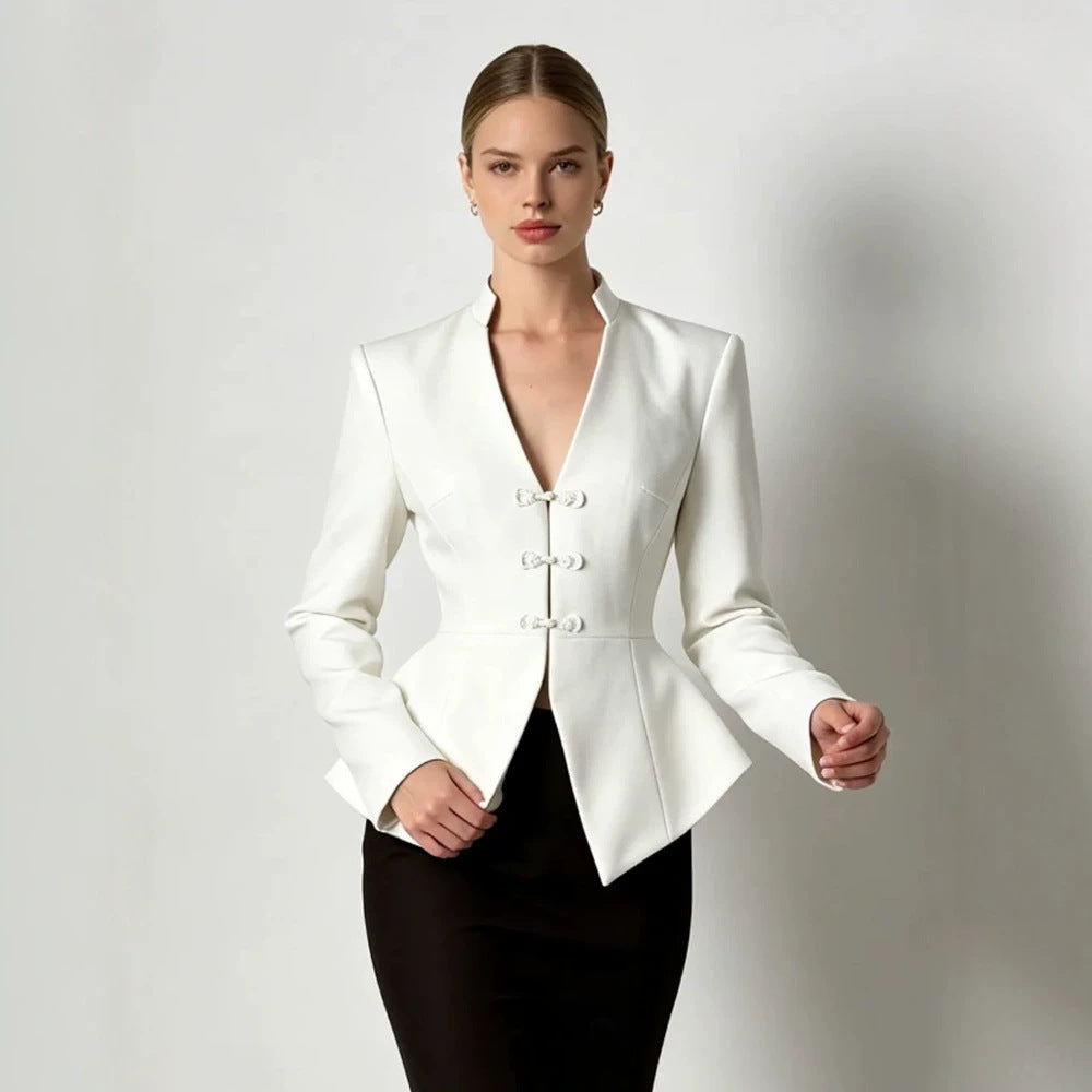Damen Taillierter Peplum-Blazer mit Mandarinkragen und dekorativen Knotenverschlüssen Nord Taschen