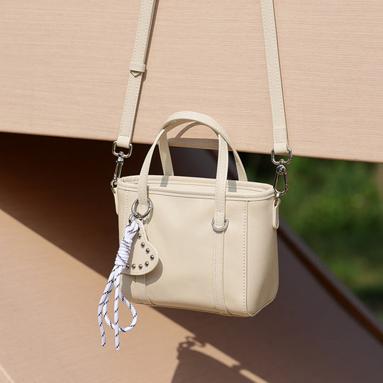 Damen modische Handtasche mit Herzanhänger und abnehmbarem Schulterriemen Nord Taschen
