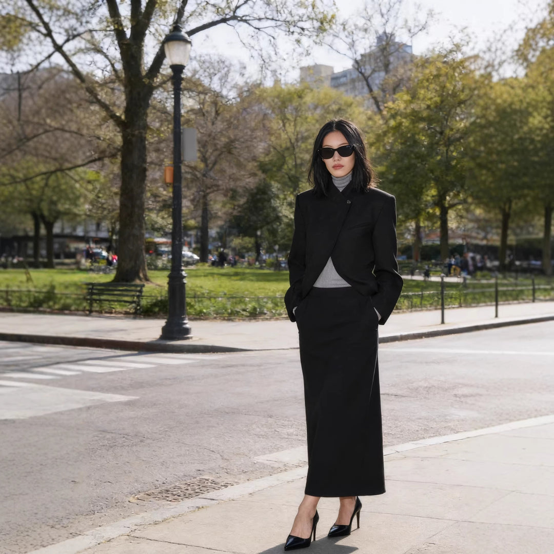 Damen Strukturierter Kurzblazer im Minimalstil mit Stehkragen und verdeckter Knopfleiste Nord Taschen