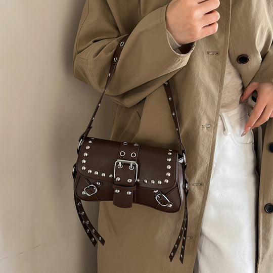 Damen Umhängetasche mit eleganten Nieten und verstellbarem Schulterriemen Nord Taschen