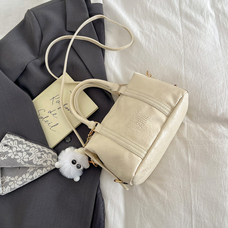 Damen elegante Umhängetasche mit modischem Anhänger Nord Taschen