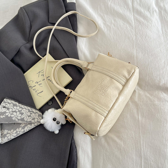 Damen elegante Umhängetasche mit modischem Anhänger Nord Taschen