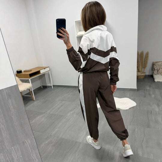 Damen retro Nylon-Trainingsanzug mit Kapuzen-Zipjacke und weiter hochgeschnittener Hose Nord Taschen