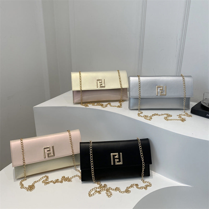 Damen elegante Clutch Tasche mit Kettenverzierung Nord Taschen