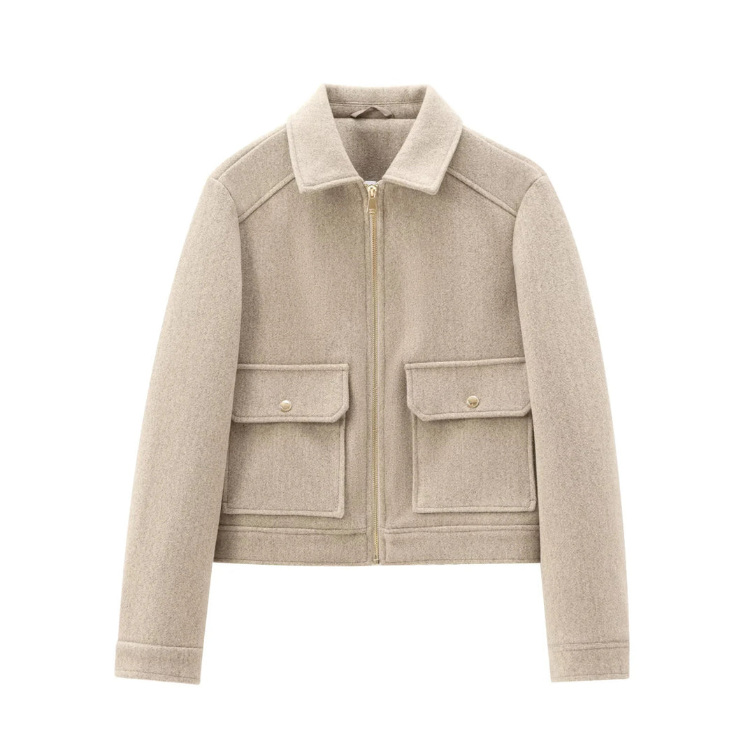 Damen 40+ kurze Woll‑Blousonjacke mit goldfarbenem Reißverschluss und aufgesetzten Pattentaschen Nord Taschen
