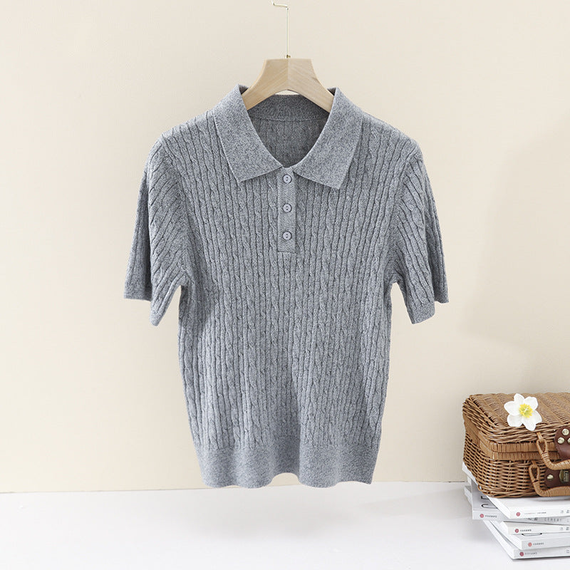 Damen Kurzärmeliges Strick-Poloshirt mit Zopfmuster und Knopfleiste Nord Taschen