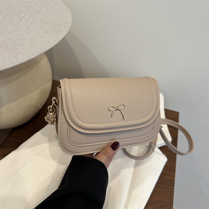 Damen Mini-Umhängetasche aus hochwertigem Kunstleder mit dekorativem Schleifenverschluss Nord Taschen