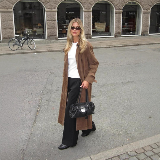 Damen Langer Wildleder‑Trenchcoat mit doppelreihiger Knopfleiste Nord Taschen