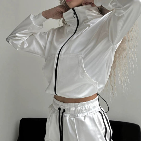 Damen glänzender Satin-Trainingsanzug mit Kontraststreifen, Reißverschlussjacke und Tunnelzughose Nord Taschen