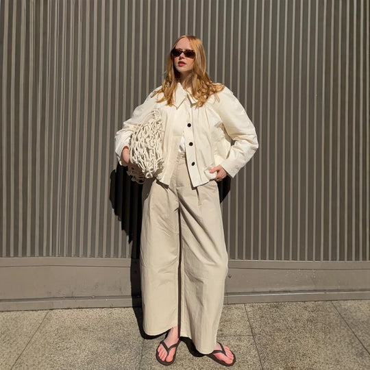 Damen Leichte Cropped‑Blusejacke mit kastiger Silhouette, übergroßem Hemdkragen und Ballonärmeln Nord Taschen
