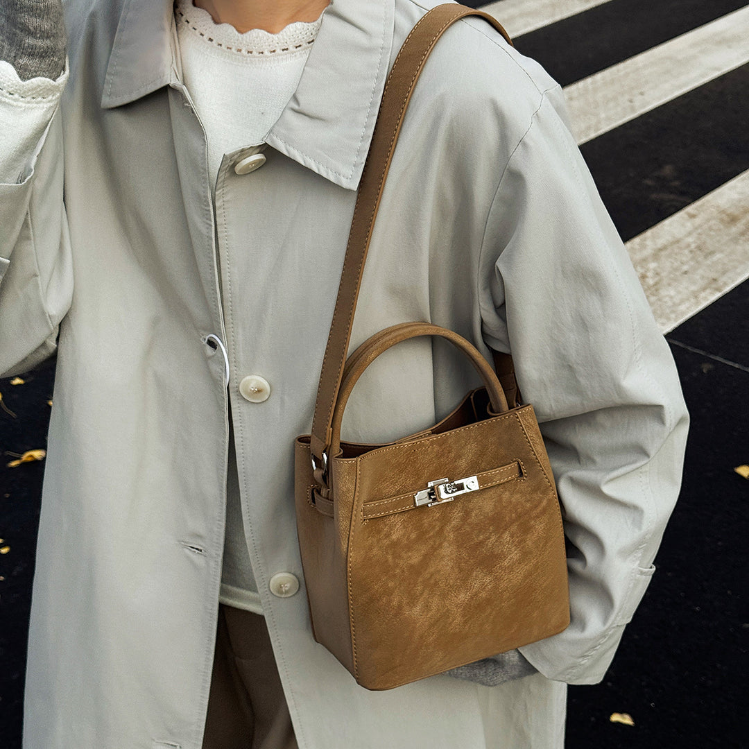 Damen Hobo-Tasche mit eleganten Satteltaschen-Elementen Nord Taschen