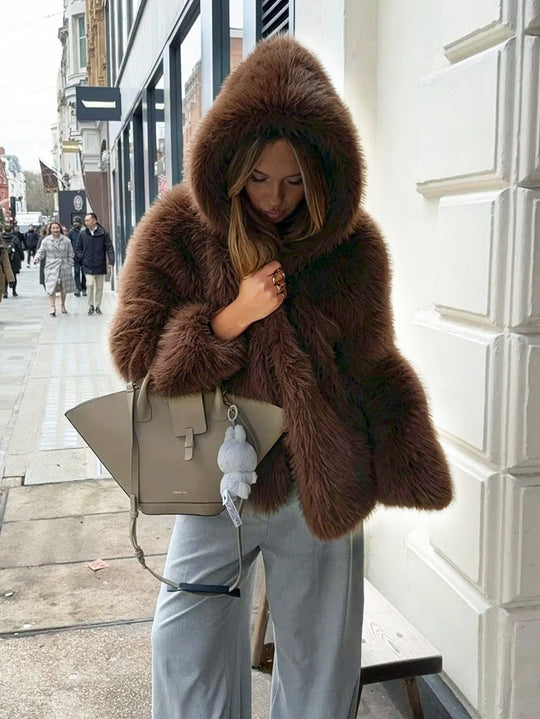 Damen Kapuzen‑Kunstpelz‑Kurzjacke mit dichtem Hochflor und Oversize‑Silhouette Nord Taschen