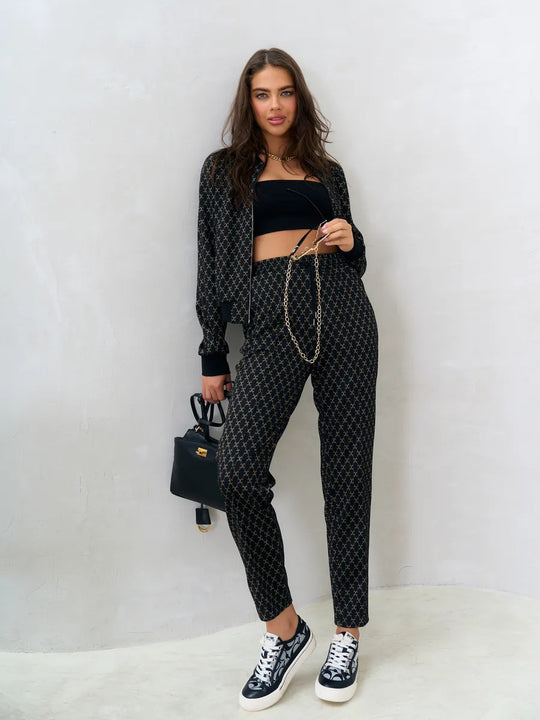 Damen jacquard Lounge-Set mit kurzer Bomberjacke und hochgeschnittener Kordelzug-Hose Nord Taschen