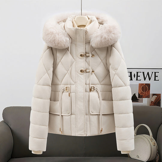 Damen nan kurze gesteppte Kapuzenjacke mit voluminösem Webpelzbesatz, Kordelzugtaillierung und Pattentaschen Nord Taschen
