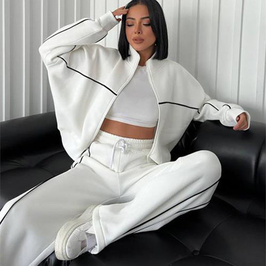 Damen lässiges Sweatset mit Stehkragen Reißverschluss gekürzter Jacke und hochtaillierter Schlaghose Nord Taschen