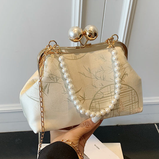Damen Clutch mit elegantem Perlenschmuck Nord Taschen