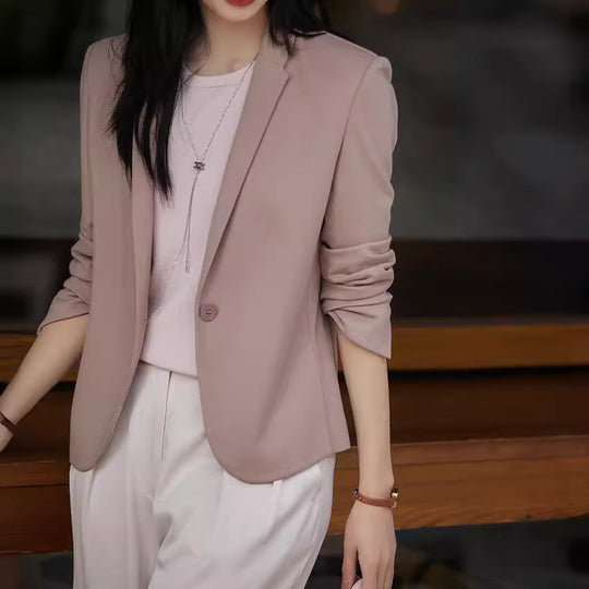 Damen Taillierter Ein-Knopf-Blazer aus leichtem Crepe mit geschwungener Saumlinie Nord Taschen