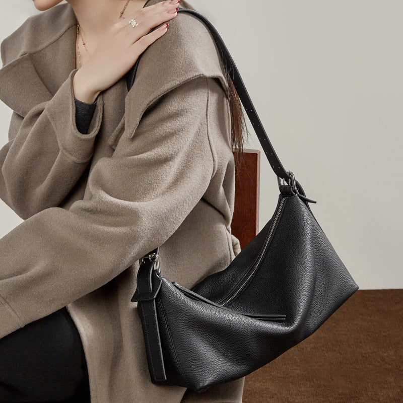 Damen Umhängetasche mit geschwungenem Design und praktischen Reißverschlusstaschen Nord Taschen