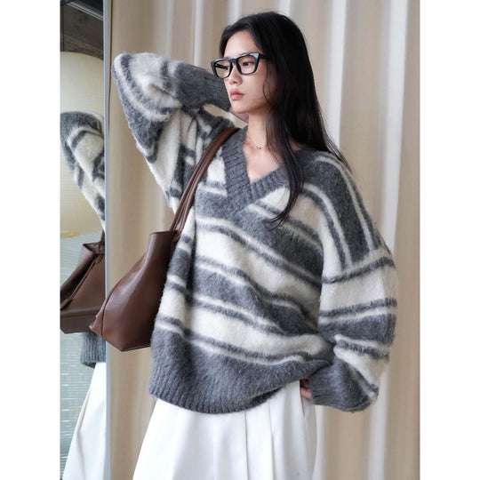 Damen Oversized V-Ausschnitt Mohair-Optik Streifenpullover Nord Taschen
