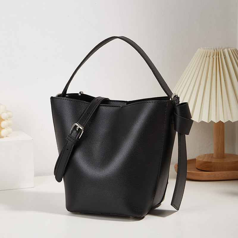 Damen Hobo-Tasche mit minimalistischer Silhouette und verstellbarem Schulterriemen Nord Taschen