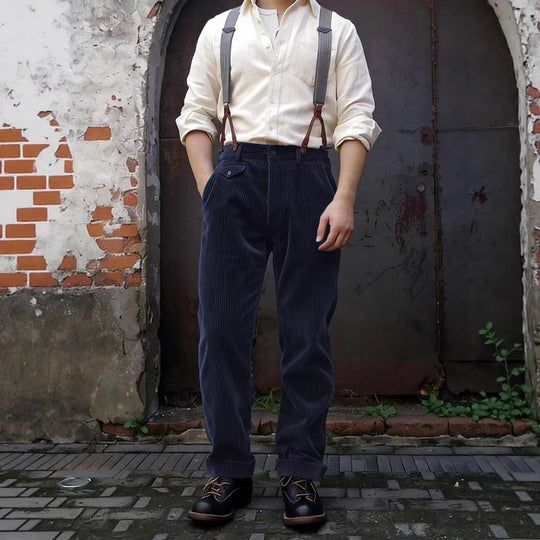 Herren Cordhose mit hoher Taille, breitem Kord und geknöpfter Pattentasche Nord Taschen